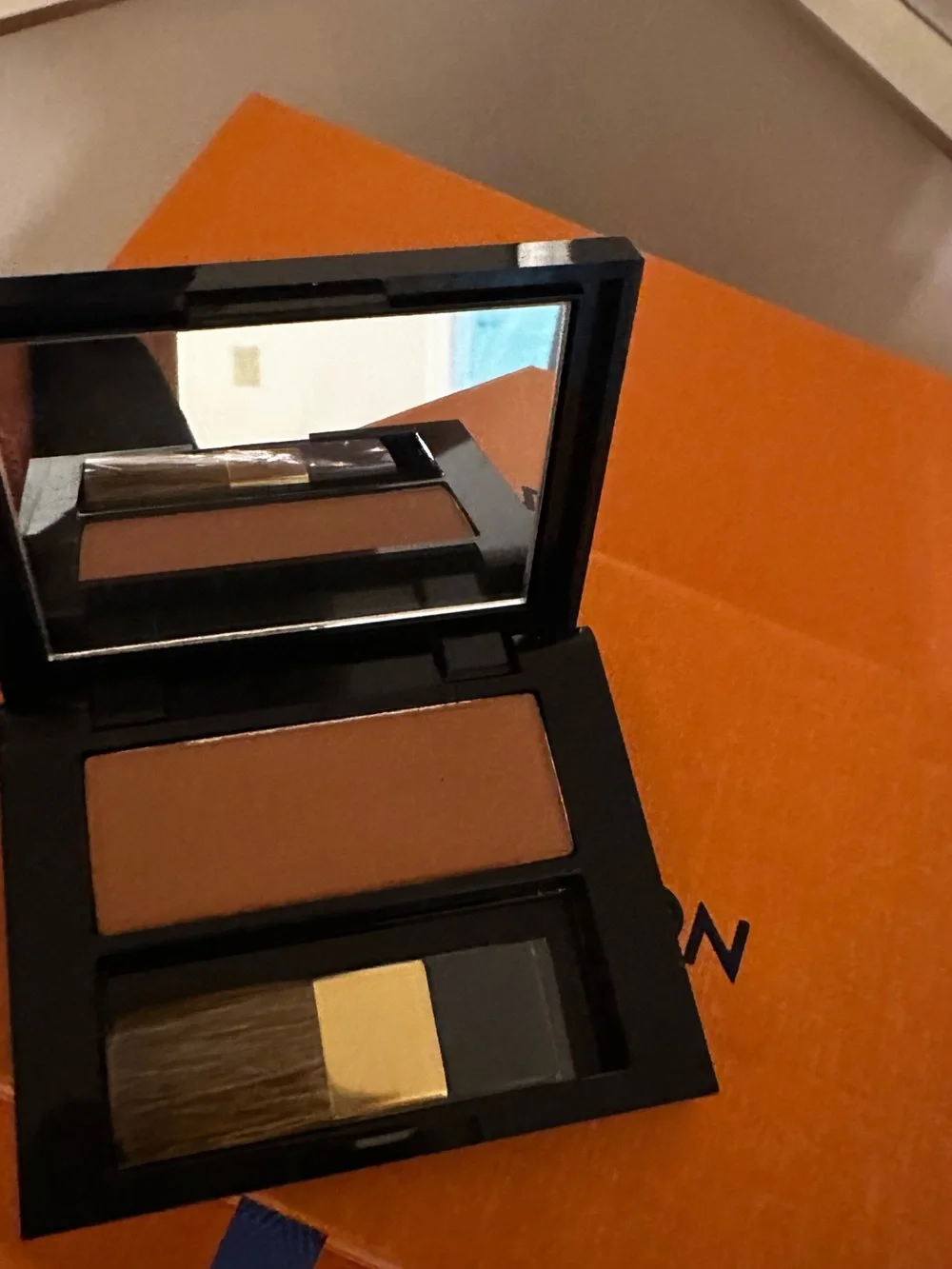Ester Lauder Bronzer Blush Compact in Warm Tan - size 3x2